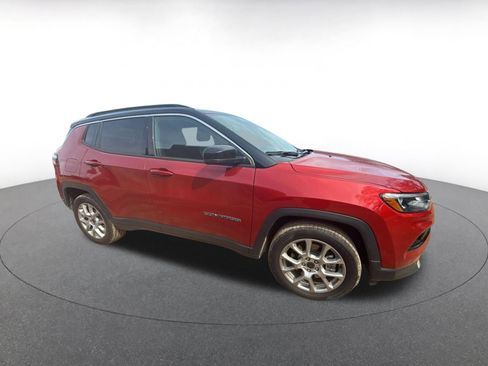 Used 2025 Jeep Compass Limited image 4