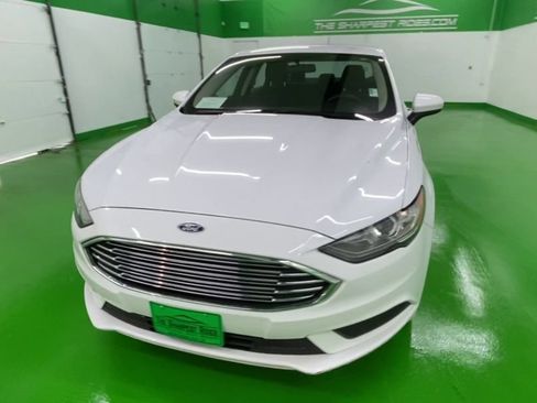 Used 2018 Ford Fusion SE FWD image 3