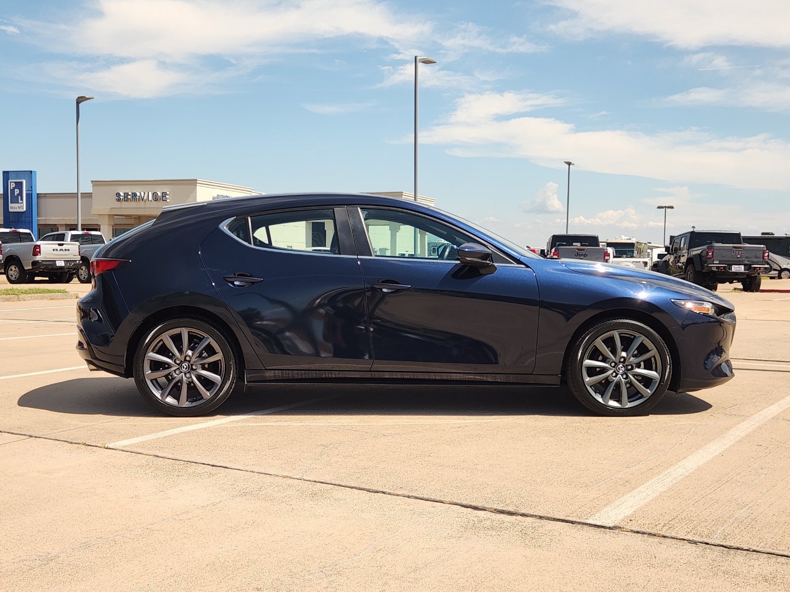Used 2023 MAZDA MAZDA3 s FWD image 7