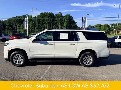 Used 2022 Chevrolet Suburban LT RWD image 3