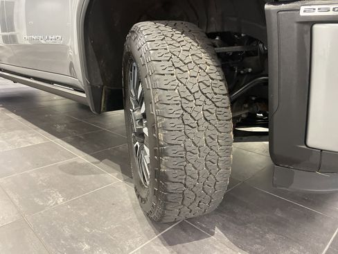 Used 2025 GMC Sierra 2500 Denali Ultimate image 13