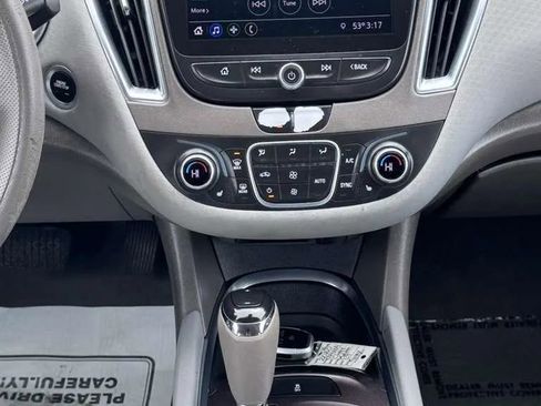 Used 2020 Chevrolet Malibu LT FWD image 19
