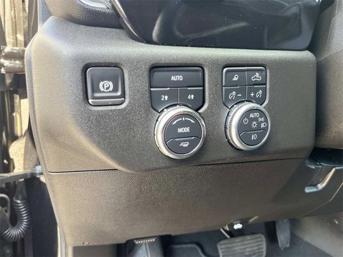 Used 2025 GMC Sierra 1500 SLT image 12