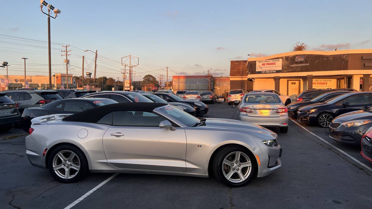 Used 2019 Chevrolet Camaro LT RWD image 14