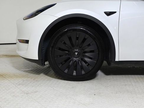 Used 2024 Tesla Model Y 2WD image 22