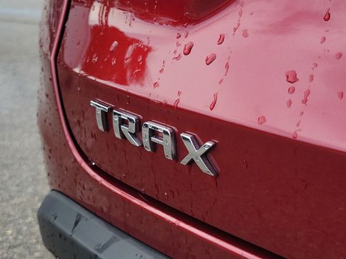 Used 2025 Chevrolet Trax LT FWD image 10