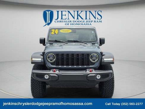 Used 2024 Jeep Wrangler Unlimited Rubicon AWD/4WD image 12