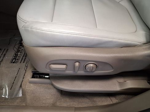 Used 2021 Chevrolet Traverse LT w/ LT Premium Package image 22