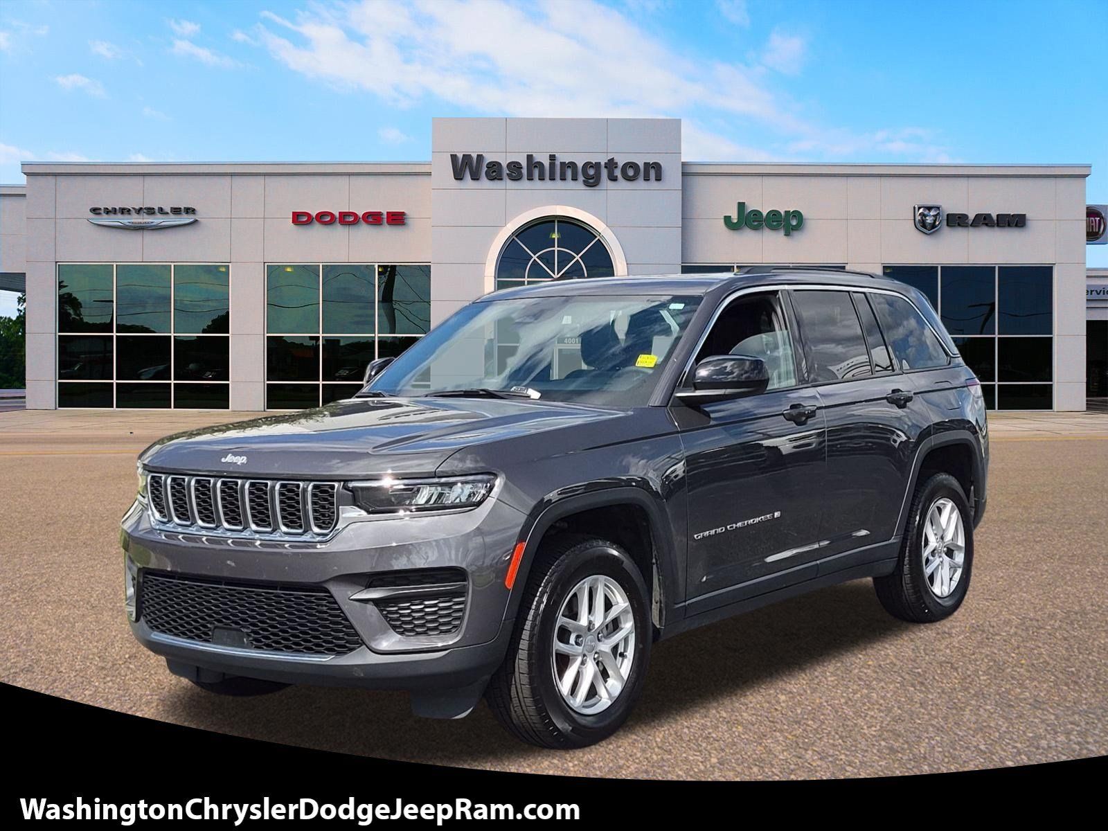 Used 2025 Jeep Grand Cherokee Laredo X w/ Luxury Tech Group I AWD/4WD image 1