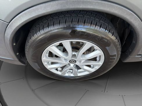 Used 2018 Nissan Rogue SV FWD image 22