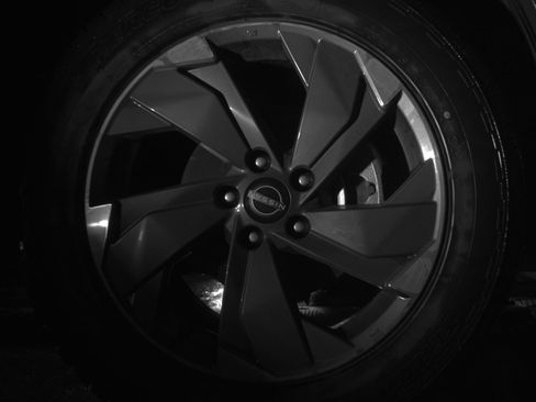 Used 2025 Nissan Rogue SV FWD image 13