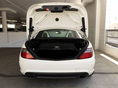 Used 2012 Mercedes-Benz SLK 250 image 18