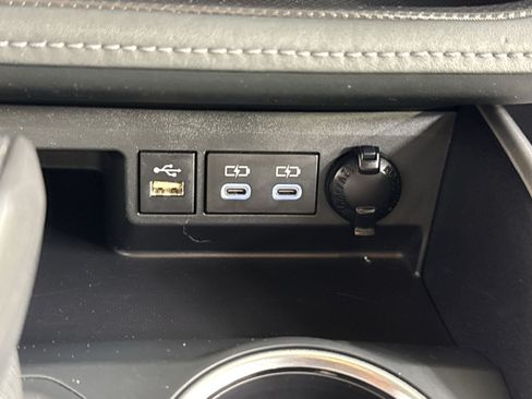 Used 2025 Toyota Highlander LE AWD/4WD image 44