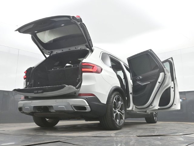 Used 2022 BMW X5 sDrive40i w/ Premium Package RWD image 57