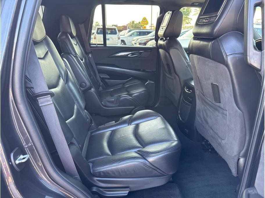 Used 2017 Cadillac Escalade Platinum AWD/4WD image 26