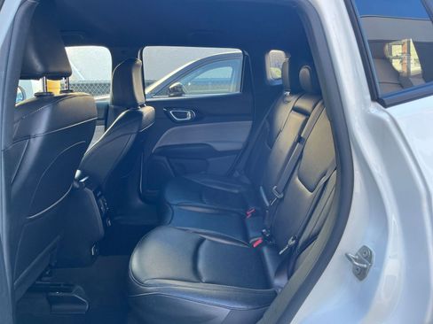 Used 2025 Jeep Compass Limited image 27