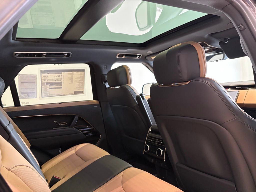 New 2025 Land Rover Range Rover Sport Dynamic SE AWD/4WD image 16