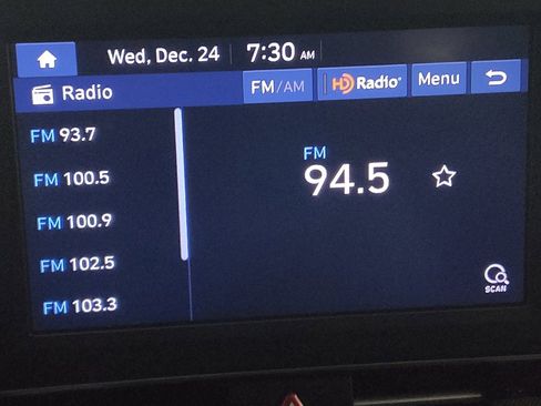 Used 2022 Hyundai Elantra SE image 25