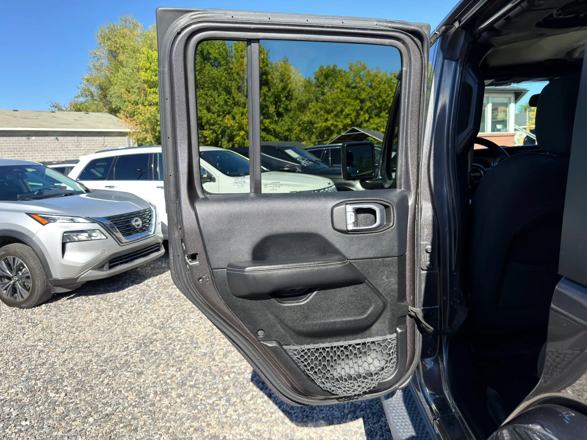 Used 2019 Jeep Wrangler Unlimited Sahara w/ Safety Group AWD/4WD image 33