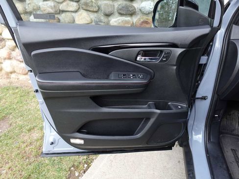 Certified 2023 Honda Ridgeline Black Edition image 10