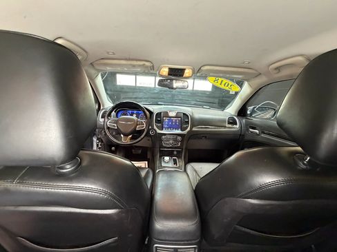Used 2018 Chrysler 300 Limited RWD image 29