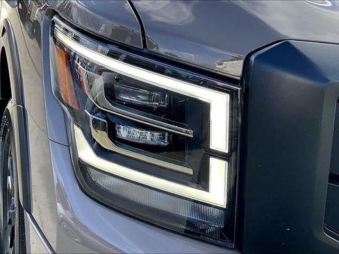 Used 2021 Nissan Titan PRO-4X w/ Pro-4x Convenience Package image 31