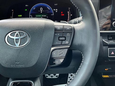 Used 2025 Toyota Camry SE FWD image 16