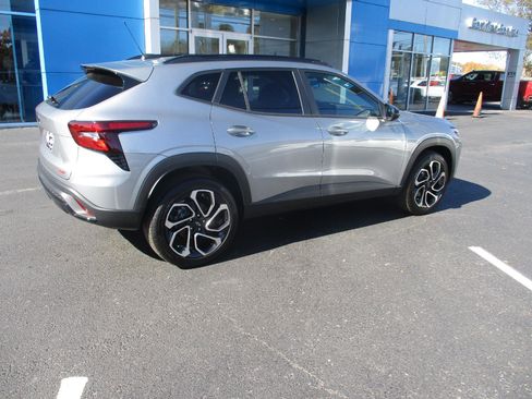 New 2026 Chevrolet Trax RS w/ Sunroof Package image 3