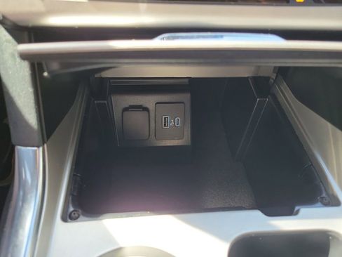Used 2022 Ford Explorer XLT w/ Equipment Group 202A RWD image 30