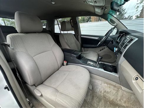 Used 2006 Toyota 4Runner SR5 AWD/4WD image 4