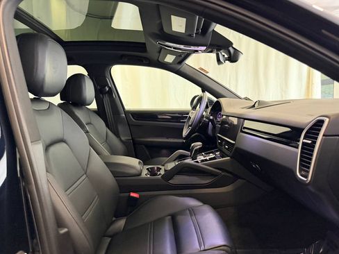 Certified 2022 Porsche Cayenne AWD/4WD image 16
