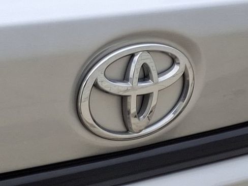 Used 2024 Toyota Corolla LE FWD image 8