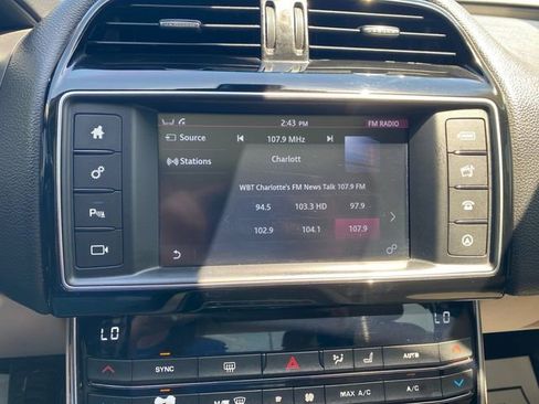 Used 2017 Jaguar XE Prestige RWD image 22
