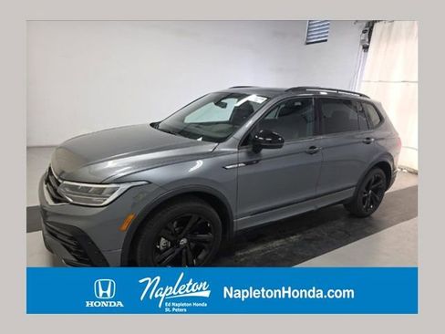 Used 2023 Volkswagen Tiguan SE R-Line image 1