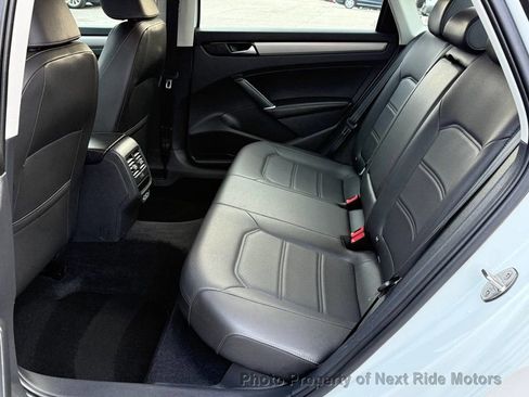 Used 2020 Volkswagen Passat 2.0T SE image 11