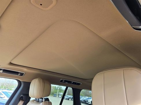 New 2026 Land Rover Range Rover SE image 13