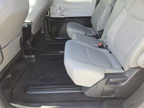 Used 2025 Toyota Sienna XLE image 13