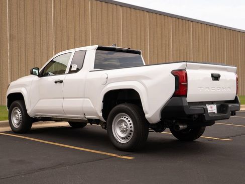 Used 2025 Toyota Tacoma SR image 5