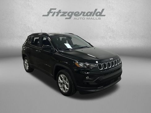 Used 2025 Jeep Compass Latitude AWD/4WD image 9
