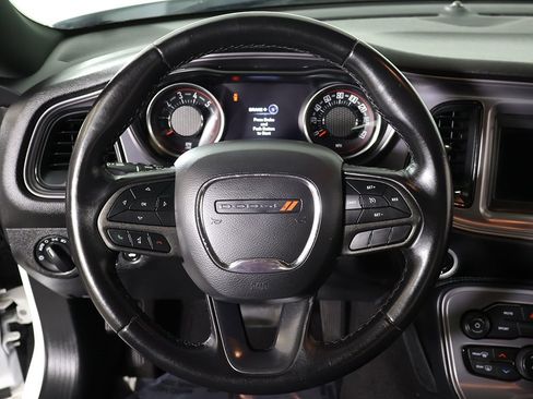 Used 2023 Dodge Challenger SXT image 33