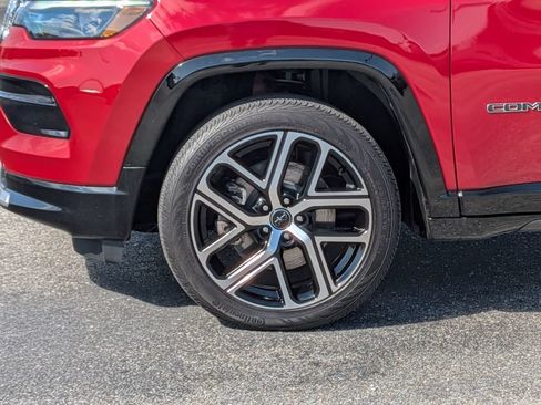 Used 2025 Jeep Compass Limited w/ Elite Group AWD/4WD image 12