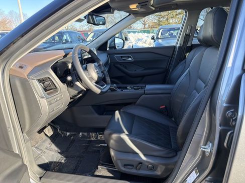 Used 2023 Nissan Rogue Platinum w/ Platinum Premium Package image 11