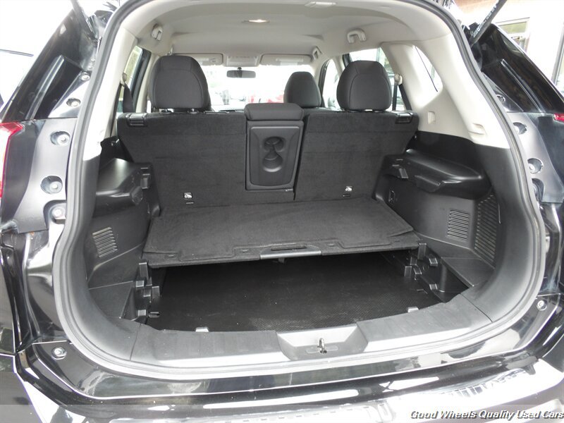 Used 2018 Nissan Rogue S FWD image 19