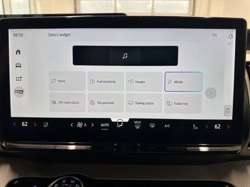 New 2025 Ford Expedition Active image 32