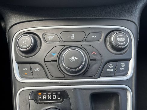 Used 2017 Chrysler 200 LX FWD image 18