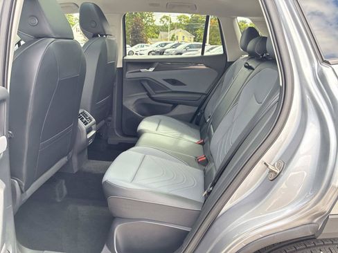 Used 2026 Volkswagen Tiguan SE w/ Panoramic Sunroof Package AWD/4WD image 14