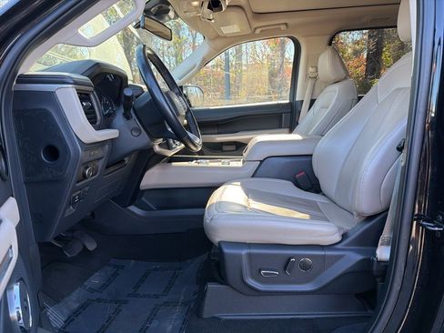 Used 2024 Ford Expedition Limited image 14