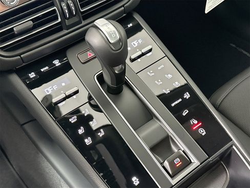 Certified 2026 Porsche Macan image 34