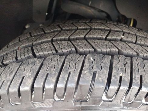 Used 2020 Ford Expedition XLT w/ Equipment Group 202A AWD/4WD image 34