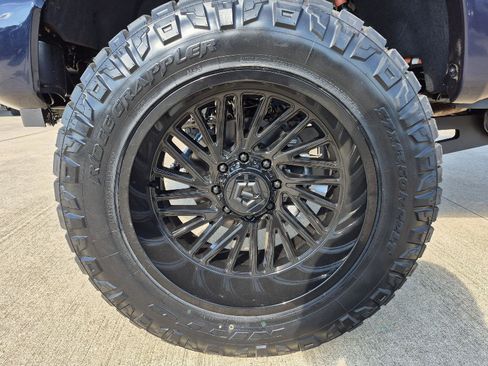 New 2025 Ford F250 Lariat w/ Black Appearance Package image 5